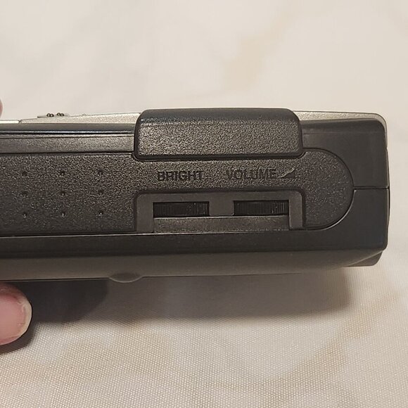 Casio TV-900B Mini Hand Held Television Battery Operated w/Pull-Out‎ Antenna - Picture 6 of 10